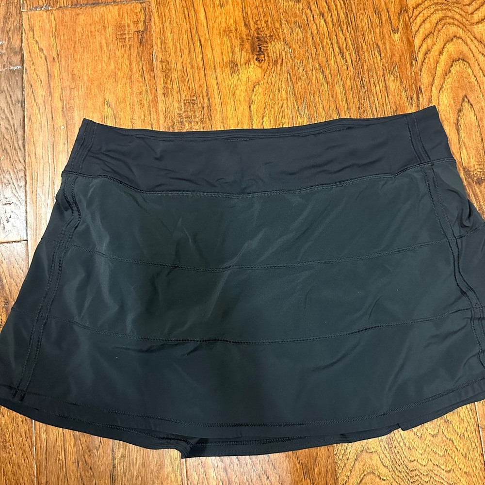 Lululemon tennis skirt size 12. GUC. Tag missing. 13 inches long